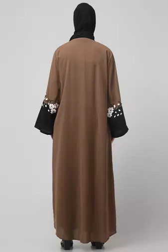 embrodery and conytrast  2 side pocket sleeves  front open abaya