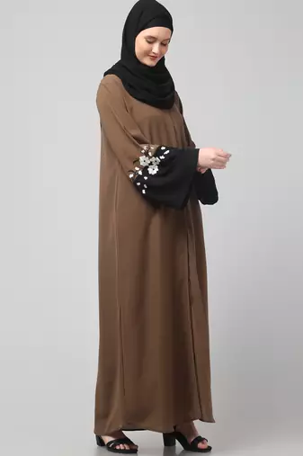 embrodery and conytrast  2 side pocket sleeves  front open abaya
