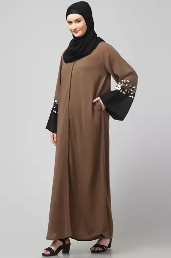 embrodery and conytrast  2 side pocket sleeves  front open abaya