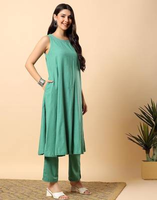 Women sea green cotton flex solid & hand embroidery work kurta with trousers set 2