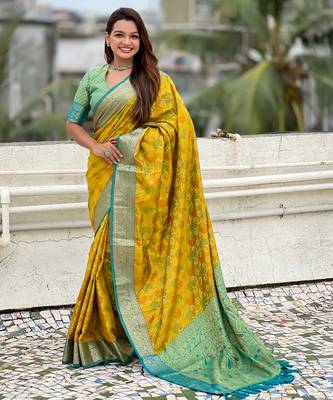 Soft silk zari woven bandhani patola saree with contrast weaves 1