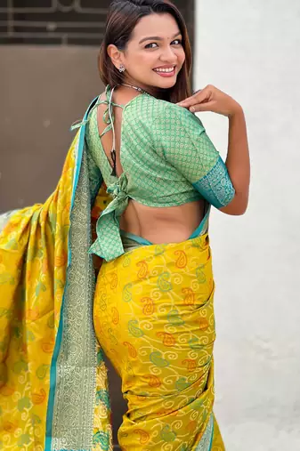 Soft silk zari woven bandhani patola saree with contrast weaves