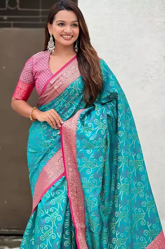 Soft silk zari woven bandhani patola saree with contrast weaves