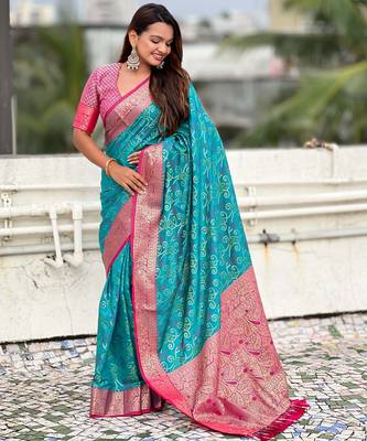 Soft silk zari woven bandhani patola saree with contrast weaves 5