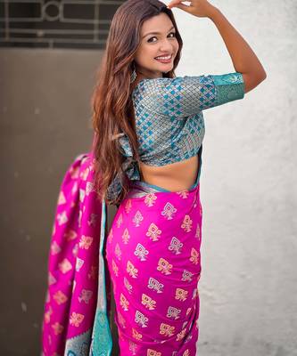 soft silk zari woven ikat patola saree with contrast weaves 4