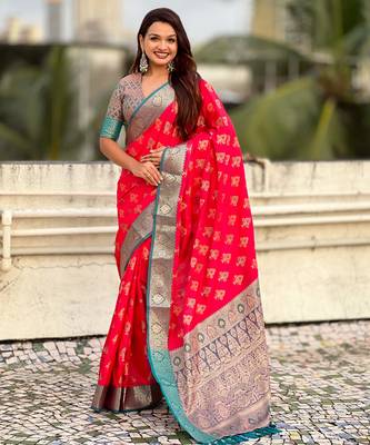 soft silk zari woven ikat patola saree with contrast weaves 1