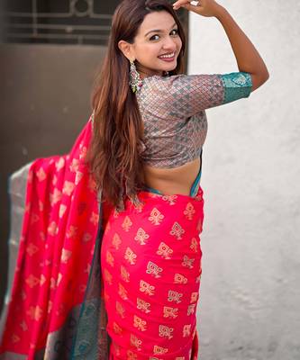soft silk zari woven ikat patola saree with contrast weaves 4