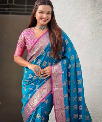 soft silk zari woven ikat patola saree with contrast weaves 2