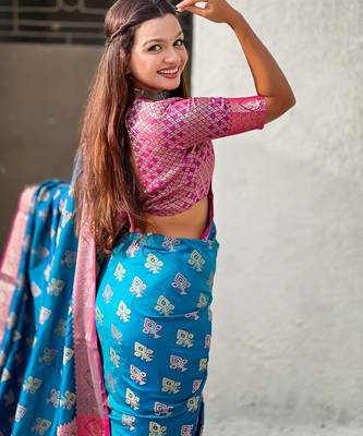 soft silk zari woven ikat patola saree with contrast weaves 4
