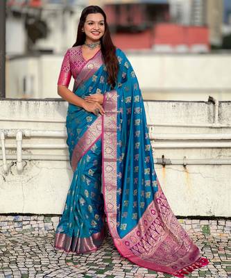 soft silk zari woven ikat patola saree with contrast weaves 5
