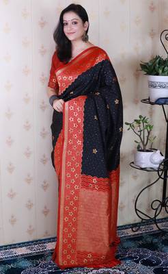 Soft silk banarasi wavy unique zari woven saree 4