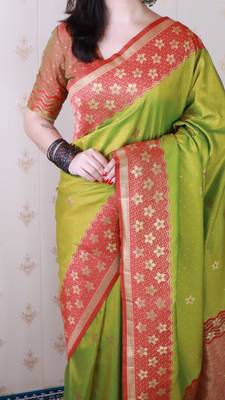 Soft silk banarasi wavy unique zari woven saree 3