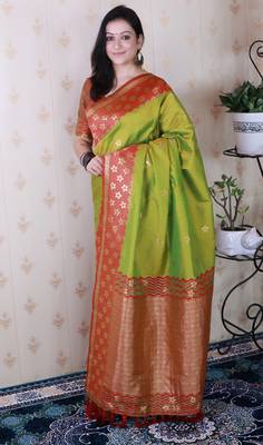 Soft silk banarasi wavy unique zari woven saree 4