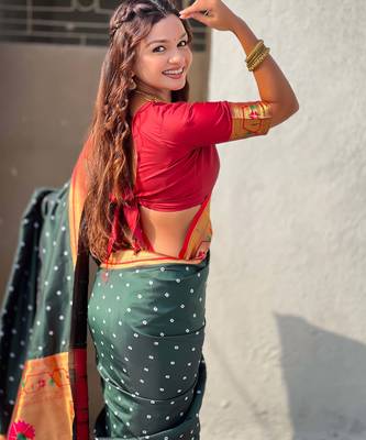 Woven bandhani paithani fusion silk saree 4