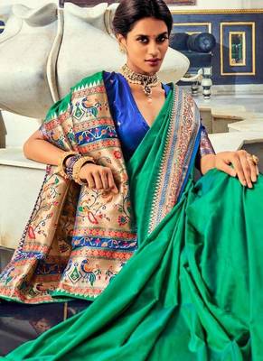 Women's dark green soft silk blend woven saree with unstitched silk blend blouse piece 2