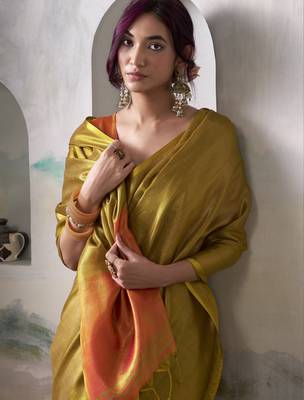 Women's gold tissue silk blend solid saree with unstitched silk blend blouse piece 3