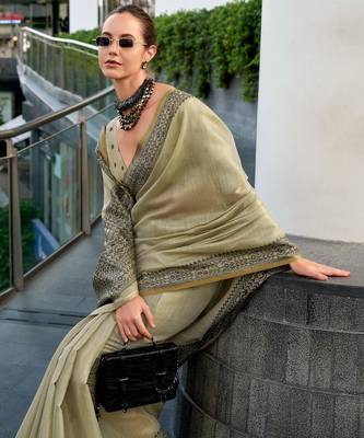 Women's khaki silk blend woven saree with unstitched silk blend blouse piece 3