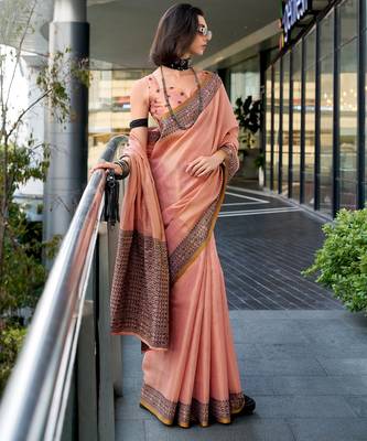 Women's peach silk blend woven saree with unstitched silk blend blouse piece 2