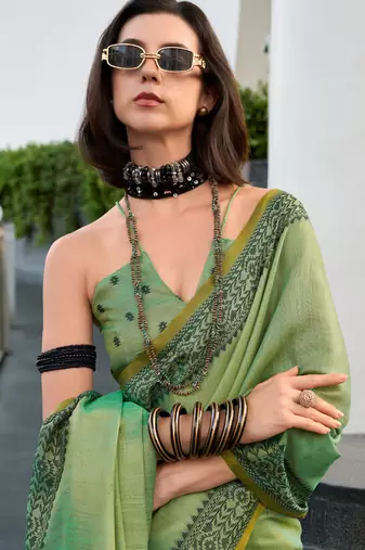 Women's green silk blend woven saree with unstitched silk blend blouse piece