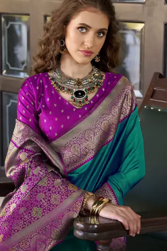 Women's dark green soft silk blend zari woven saree with unstitched silk blend blouse piece