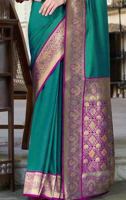 Women's dark green soft silk blend zari woven saree with unstitched silk blend blouse piece 3