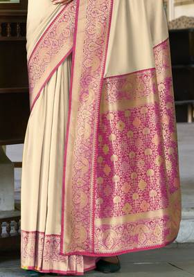Women's beige soft silk blend zari woven saree with unstitched silk blend blouse piece 3
