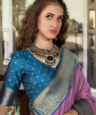 Women's onion soft silk blend zari woven saree with unstitched silk blend blouse piece 4