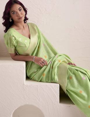 Women's pista soft linen jacquard saree with unstitched silk blend blouse piece 3
