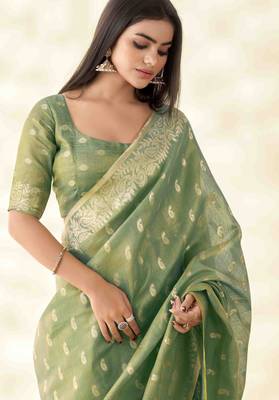 Women's green silk blend zari woven saree with unstitched silk blend blouse piece 4