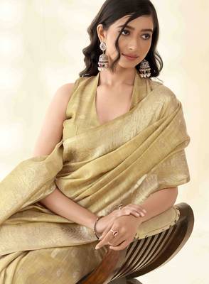 Women's beige silk blend zari woven saree with unstitched silk blend blouse piece 4