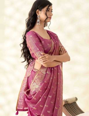 Women's rani silk blend zari woven saree with unstitched silk blend blouse piece 4