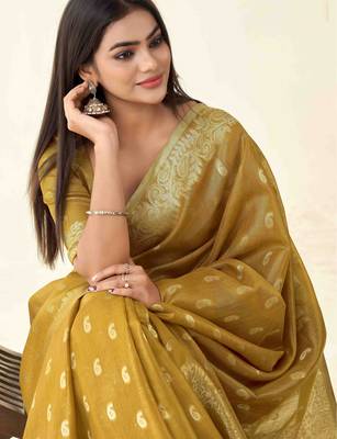 Women's mustard silk blend zari woven saree with unstitched silk blend blouse piece 4