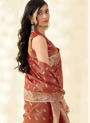 Women's rust silk blend zari woven saree with unstitched silk blend blouse piece 4