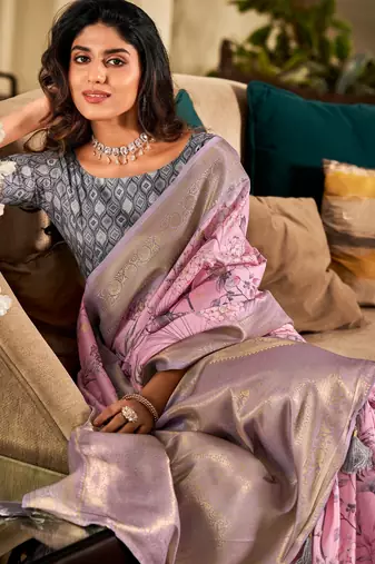Women's baby pink handloom silk blend saree with unstitched silk blend blouse piece