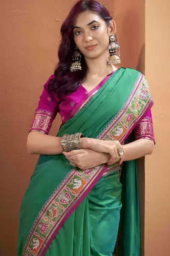 Women's dark green patola silk blend kalamkari saree with unstitched silk blend blouse piece