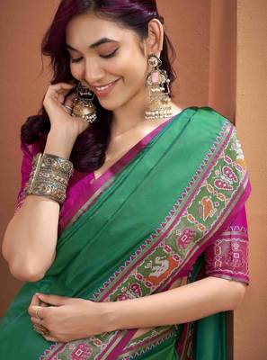 Women's dark green patola silk blend kalamkari saree with unstitched silk blend blouse piece 4