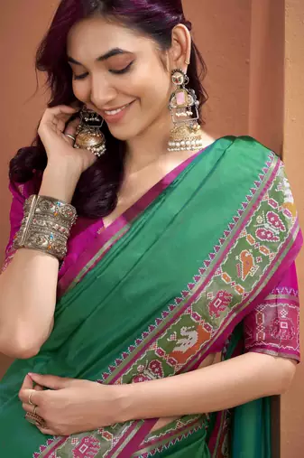 Women's dark green patola silk blend kalamkari saree with unstitched silk blend blouse piece