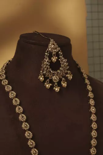 Paisley oval shape gold plated brown kundan stone long haram necklace set with maang tikka for women
