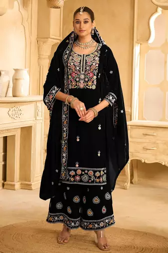 Black embroderied velvet palazzo suit