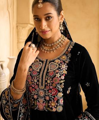 Black embroderied velvet palazzo suit 2