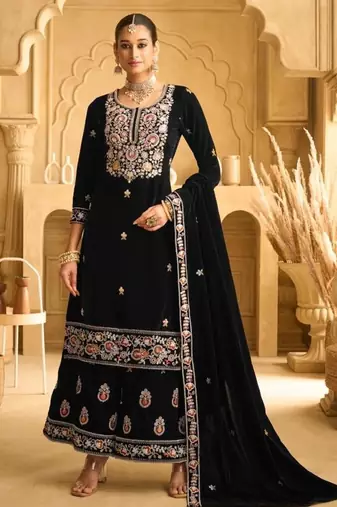 Black embroderied with beads velvet palazzo suit