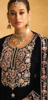 Black embroderied with beads velvet palazzo suit 2