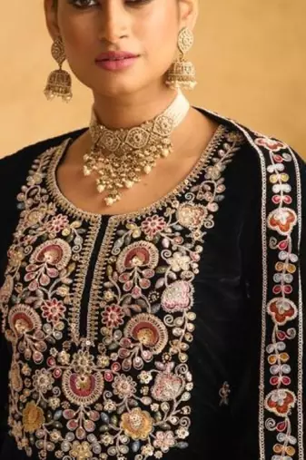Black embroderied with beads velvet palazzo suit
