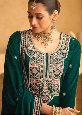 Green embroderied with beads velvet palazzo suit 2