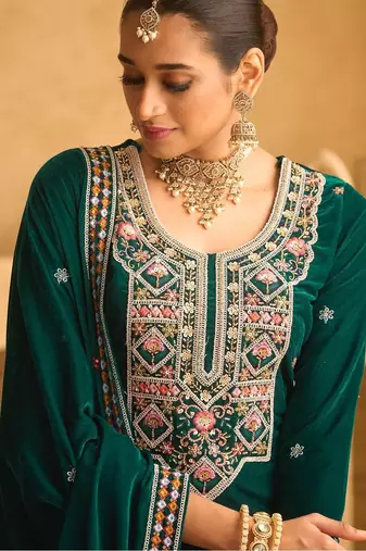 Green embroderied with beads velvet palazzo suit