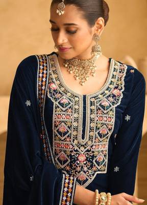 Black embroderied with beads velvet palazzo suit 2