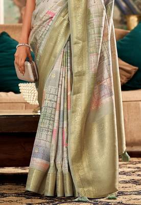 Women's pista handloom silk blend saree with unstitched silk blend blouse piece 4