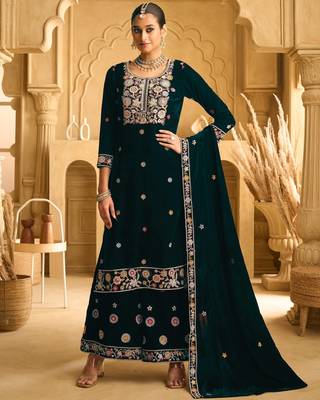 Dark green embroderied velvet palazzo suit 1