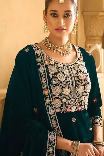 Dark green embroderied velvet palazzo suit