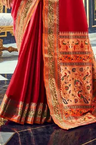 Women's maroon soft silk blend woven saree with unstitched silk blend blouse piece